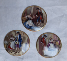 3 médaillons en porcelaine de