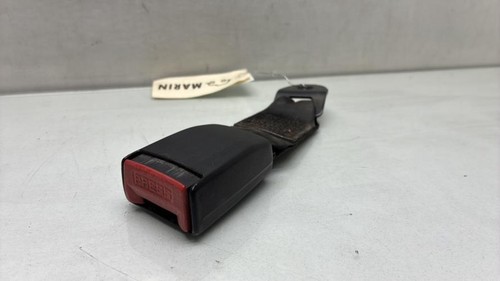 Attache ceinture avant - , droit