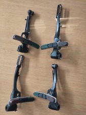 Une paire d'étriers freins