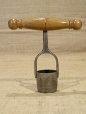 Outil ancien emporte pièce