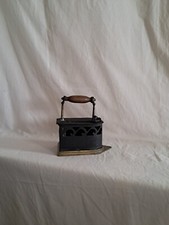 Ancien fer à repasser à