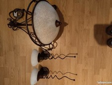 Un lustre et deux appliques