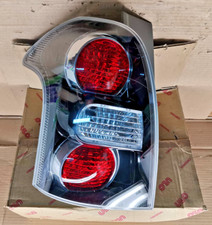 FEU ARRIERE GAUCHE  TOYOTA COROLLA VERSO 2004- 815610F020