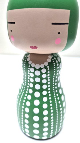 Lucie kaas dot green kokeshi - dot,