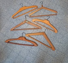 Lot de 6 Cintres Anciens en Bois Vintage Années 1950/1960 Collectors estampillés