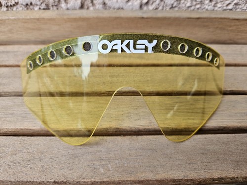 Oakley eyeshade yellow vented - yellow,