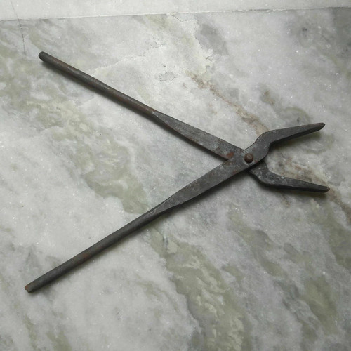 Pince ancienne - , à