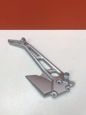 Platine repose pieds arrière