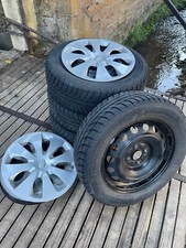 4 pneus neige sur jante pour Toyota Yaris série 2 et enjoliveurs