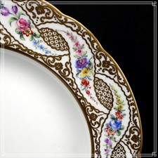 SUPERBE ASSIETTE EN PORCELAINE