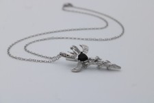 Collier avec compartiment