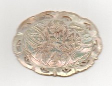 Très beau camée en nacre avec fluorescence rose, non monté, sculpté à la main.