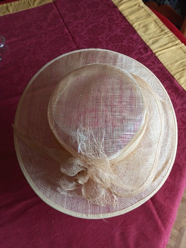Chapeau forme capeline - chapeau,