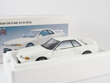 Auto Art Nissan  skyline GT R R32 1/18