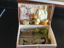 Petite Mignonnette poupée ancienne, toute en  porcelaine,  marquée  1935 ? 9 cm