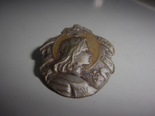 Ancienne Broche Métal Argenté et doré Jeanne d'Arc Dieu Patrie1431 / 1909 signée