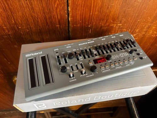 Synthétiseur roland 01a - synthétiseur,