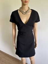 Robe noire neuve à manches