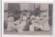 AGEN : carte photo des dames du comptoir de mercerie à la fête de charité d