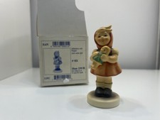 M.I. Figurine bourdon 239/B fille avec poupée 9 cm. 1 choix. Excellent état