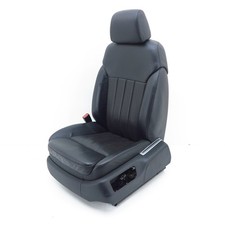 Siège noir l'avant gauche