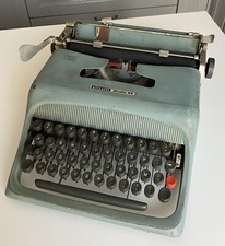Machine a ecrire olivetti Studio 44 a reviser