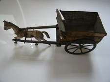 Ancienne charrette basculante