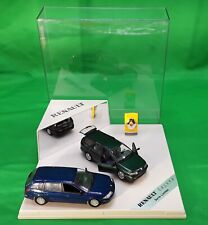 COFFRET LAGUNA RENAULT- PLUS UN AUTRE MODÈLE DE LAGUNA DIFFÉRENT - VITESSE