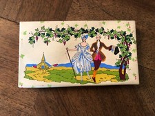 ANCIENNE PETITE BOITE EN