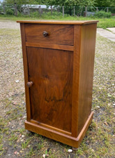 Table de nuit ou chevet en