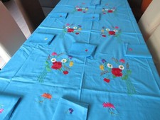 JOLIE NAPPE DE TABLE bleu