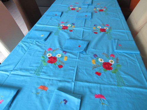 Jolie nappe table bleu - de,