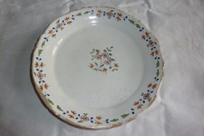 assiette ancienne 18 éme faïence de Nevers ? La Rochelle ? Auxerre ? Moustiers ?