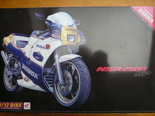 Maquette moto aoshima ref - 1/12,