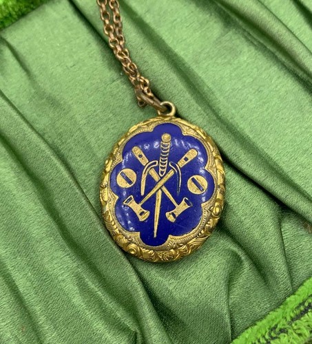Polo collier médaillon émail - médaillon,