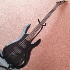 Guitare basse électrique