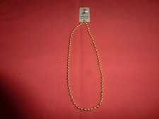 Collier ras cou - du, plaque