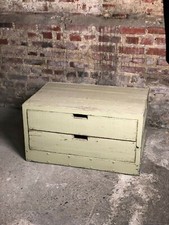 Meuble de rangement / table basse en bois et fer vert pastel patiné