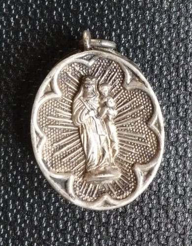Boîte reliquaire argent