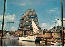 Bateaux - Voiliers - Bretagne - Saint Malo - Grand Voilier dans le bassin devant