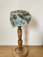 Ancien Bonnet / Coiffe de Poupée ou bébé - bleu - brodé de perles