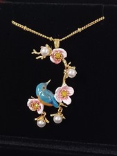 Collier Floral avec un oiseau