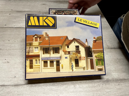Maquette train mkd - de,