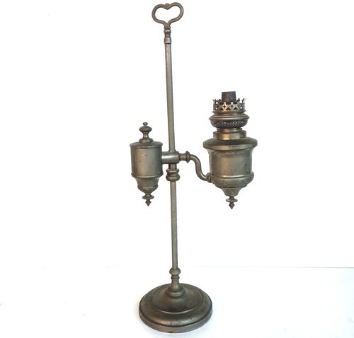 Ancienne lampe a petrole - ,