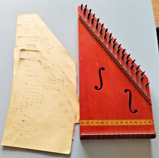 INSTRUMENT MUSIQUE - CITHARE BOIS AVEC SES PARTITIONS