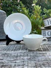 Tasse, sous tasse en relief -