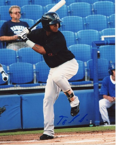 Thairo estrada signed 8x10 - signed,