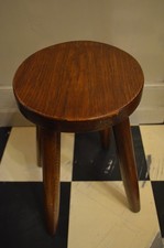 TABOURET VINTAGE EN BOIS.DECO BRUTALISTE.MONTAGNE