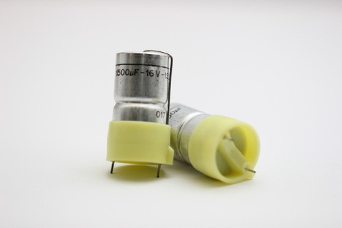 Condensateur électrolytique - condensateur,