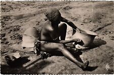 PC CENTRAL AFRICAN REPUBLIC FEMME BATÉKÉ FABRIQUANT DES POTERIES (a53632)